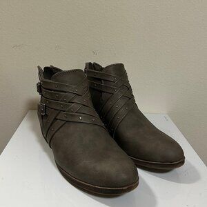 Aetrex ankle boots with criss-cross strap
